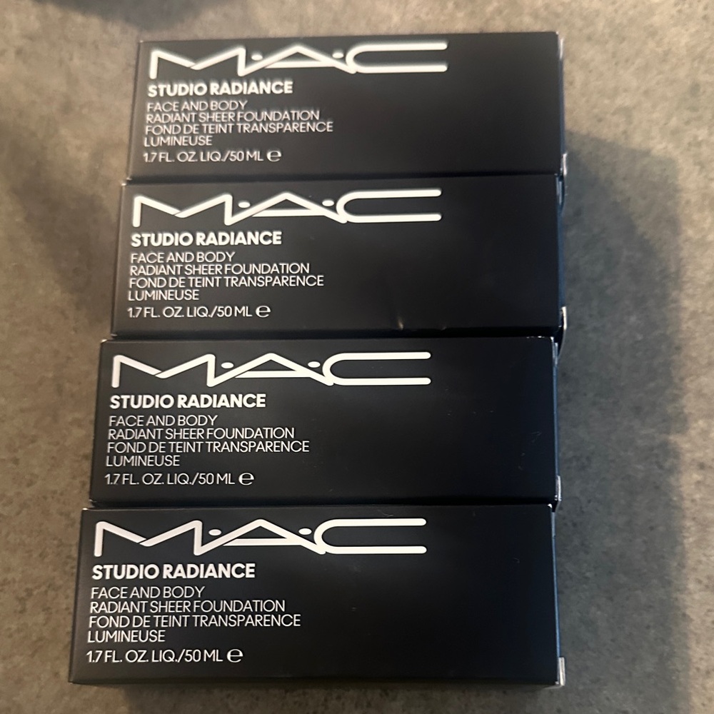 MAC Studio Radiance Foundation Set W5